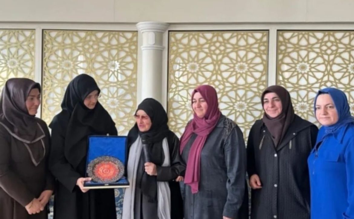 gulsen-ataseven-dostlar-meclisi1