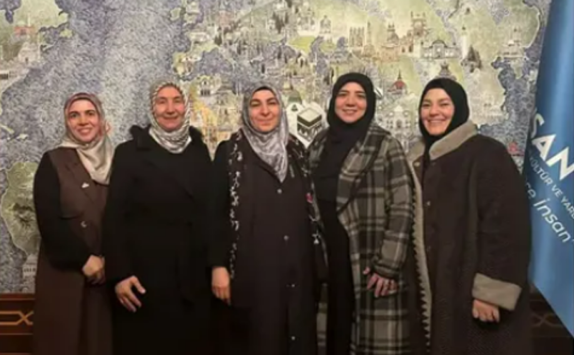 ihh-kadin-kollari-ziyaretimize-geldi