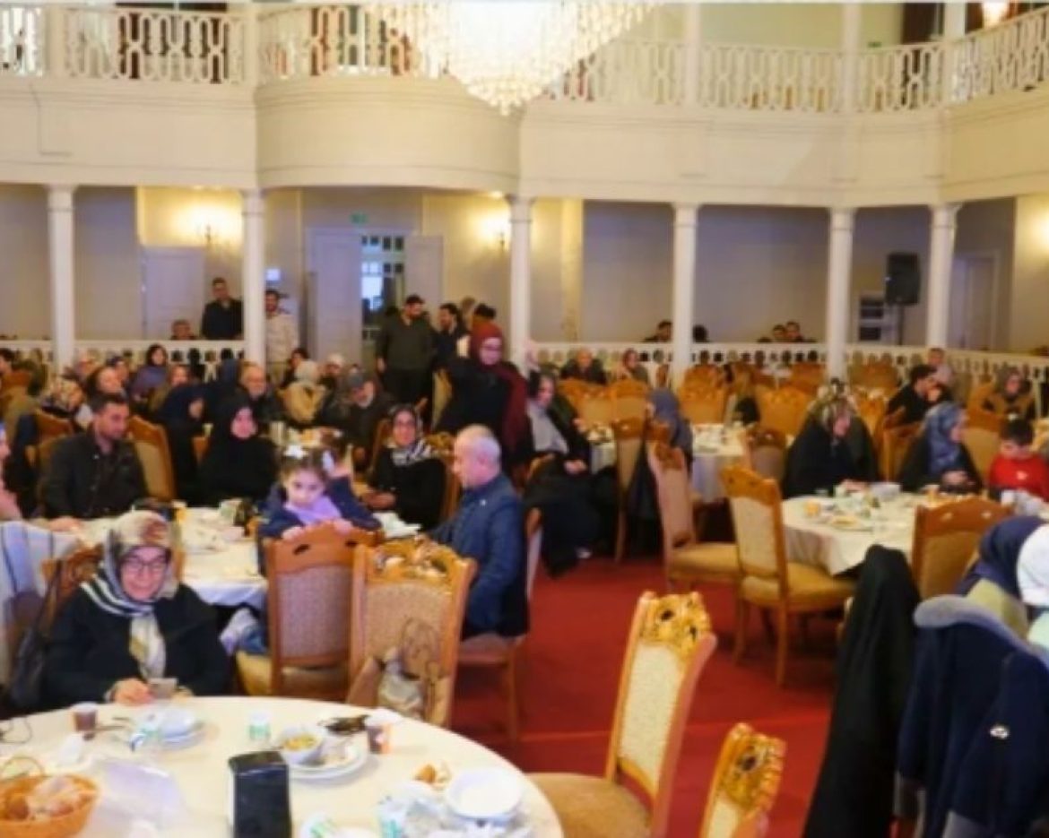 Mutlu Aile İftarı 1